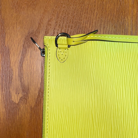 Louis Vuitton pochette pistachio ❤️ - Picture 3 of 8